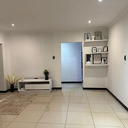 Homelyvest Guesthouse Carletonville Exterior photo