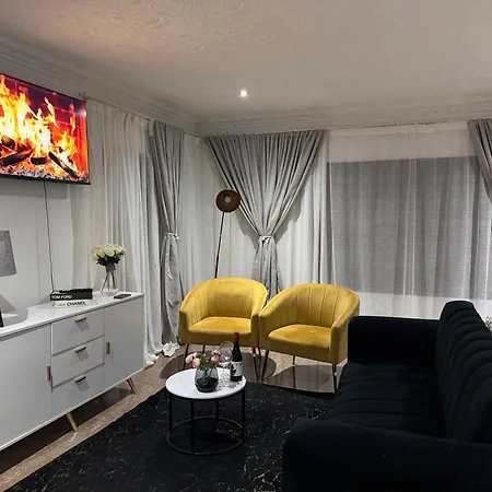 Homelyvest Guesthouse Carletonville Exterior photo
