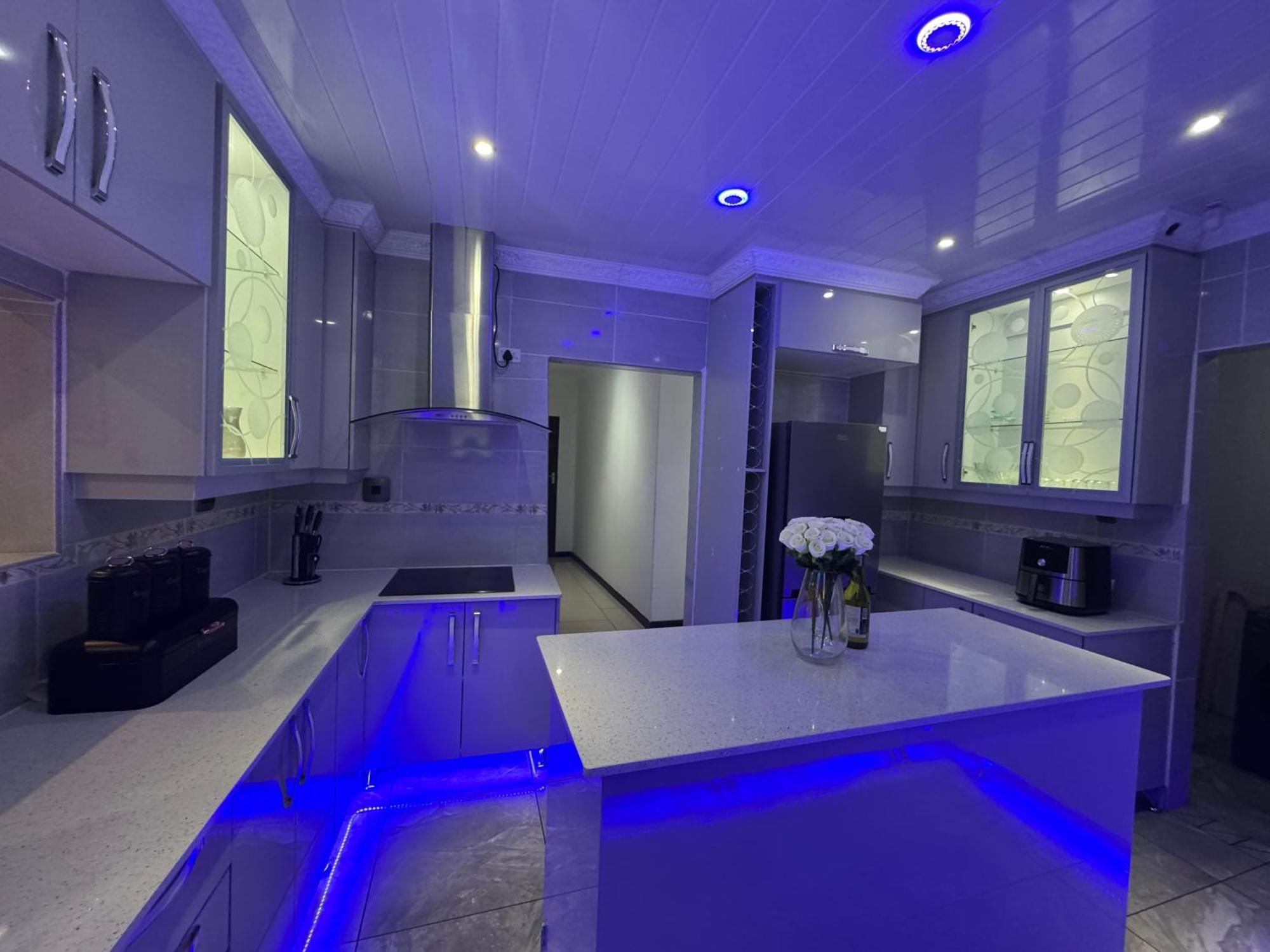 Homelyvest Homestay *